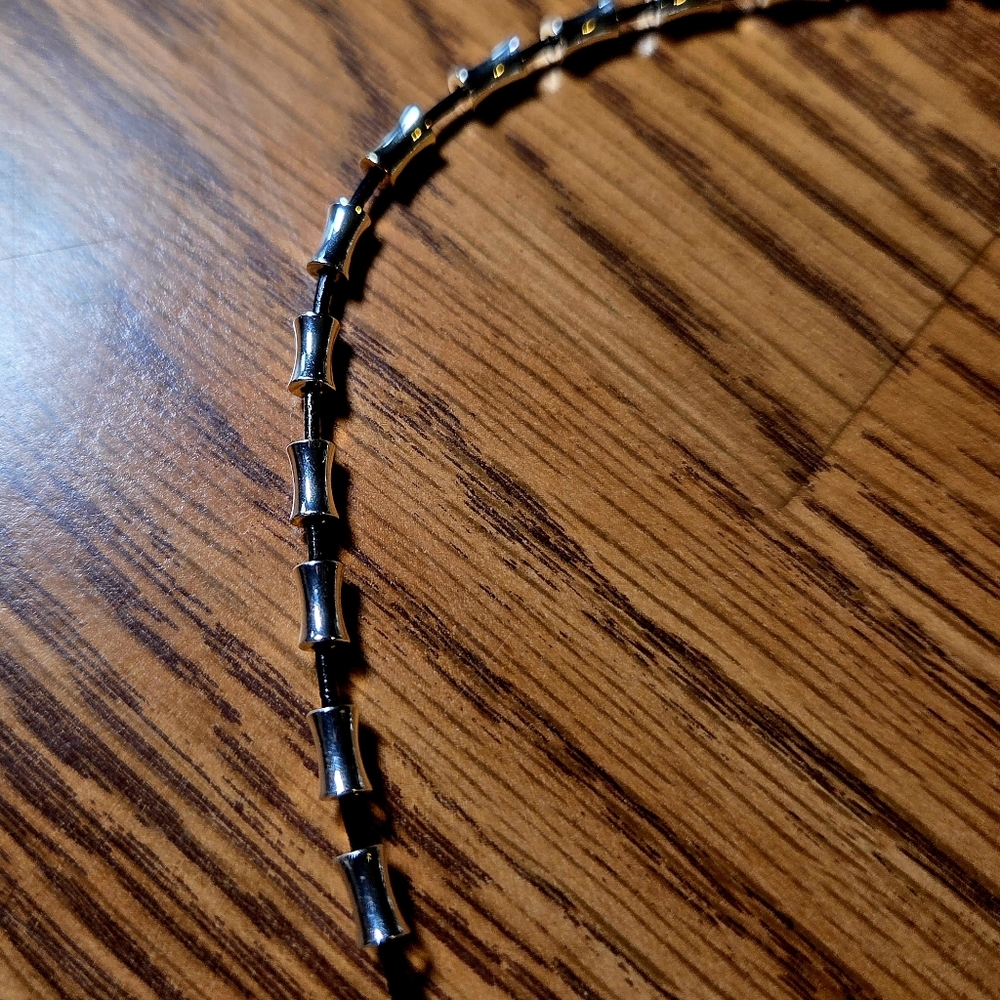 NINE WEST Black And Silver Concave Cylinder Beaded Necklace CLASSIC CHIC! - Picture 5 of 8